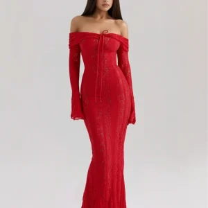 Vestido largo de encaje con escote bardot