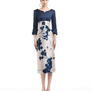 Vestido estampado azul klein para invitada muy especial de boda