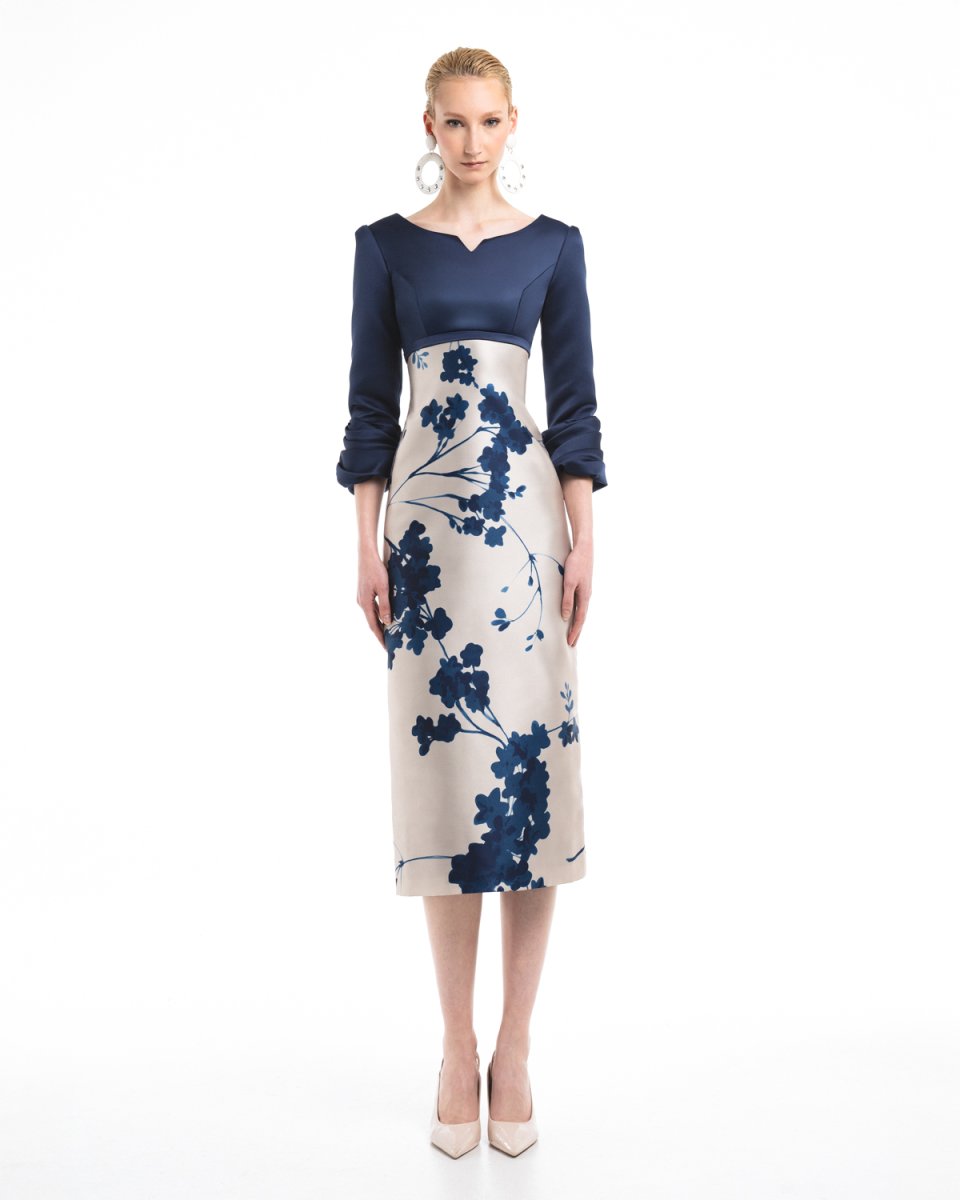 Vestido estampado azul klein para invitada muy especial de boda
