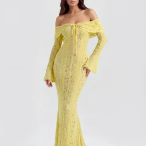 Vestido largo de encaje con escote bardot