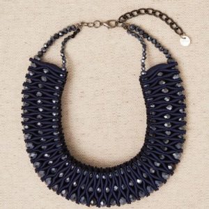 Collar acordeón azul