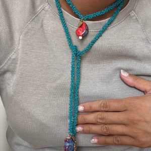 COLLAR VETTA TURQUESA (cordón de ganchillo con rocallas)