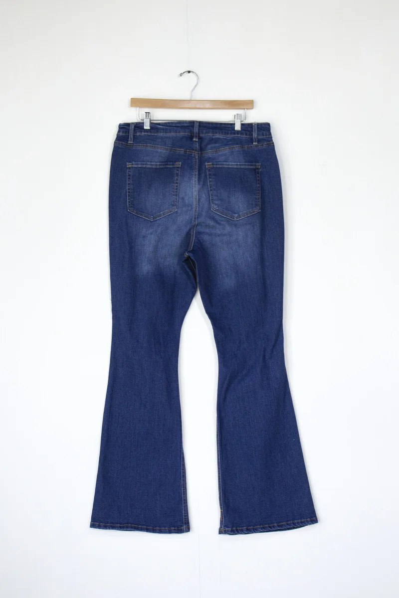 Jeans Curvy Flare Rasgado Tiro Alto Stretch Casual Chic - Imagen 7