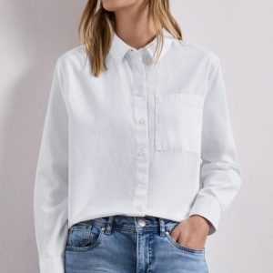 Camisa blanca con cuello