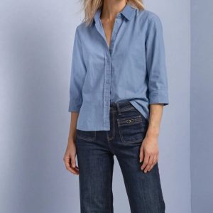 Camisa azul cuello pana