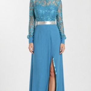 Vestido de madrina con cuerpo de encaje.