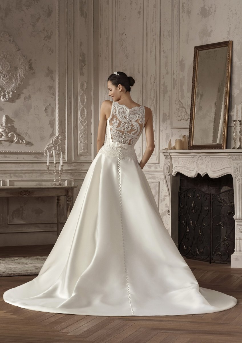 Vestido de Novia corte princesa sin mangas. - Imagen 3