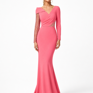 Vestido de madrina con manga larga en color Coral.