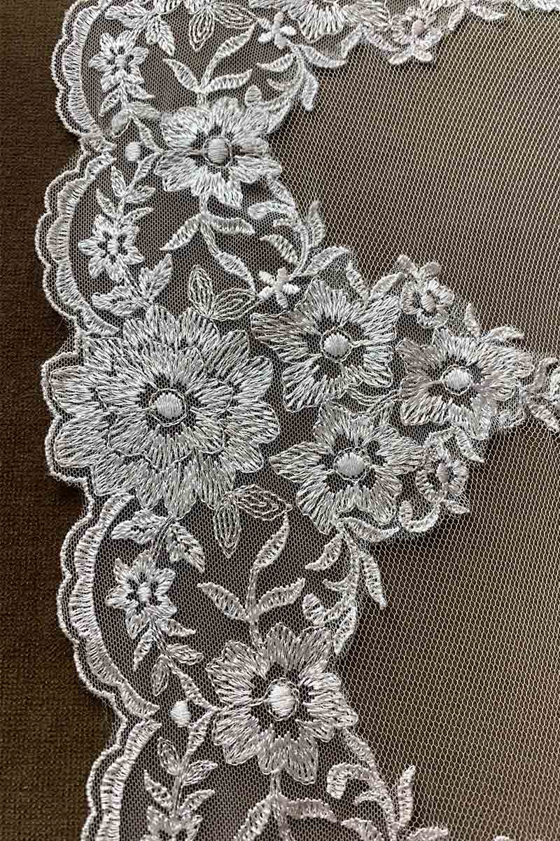 Mantilla bordada con Aplicaciones - Imagen 2