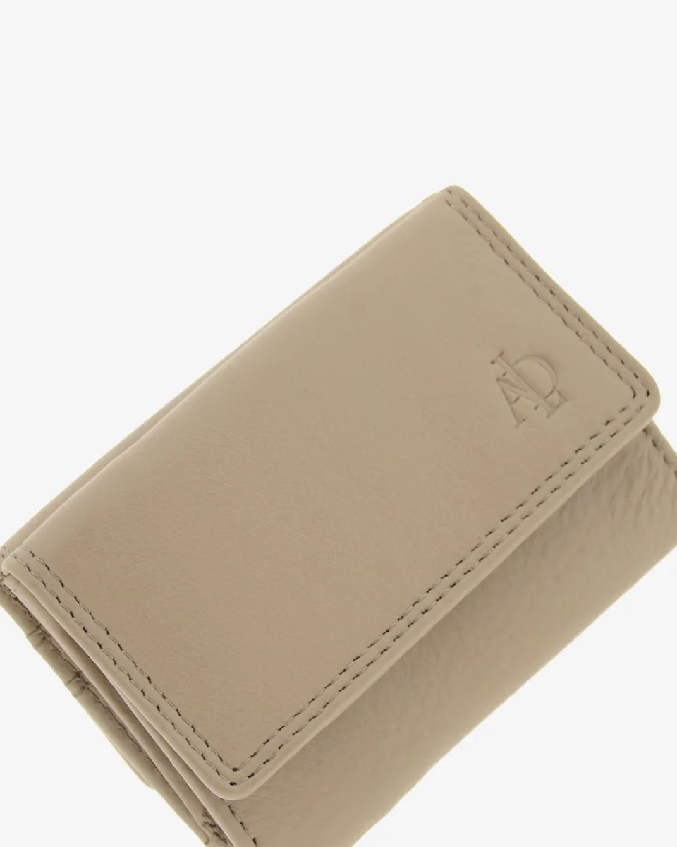 Básicos atemporales — Cartera pequeña con solapa - Imagen 7