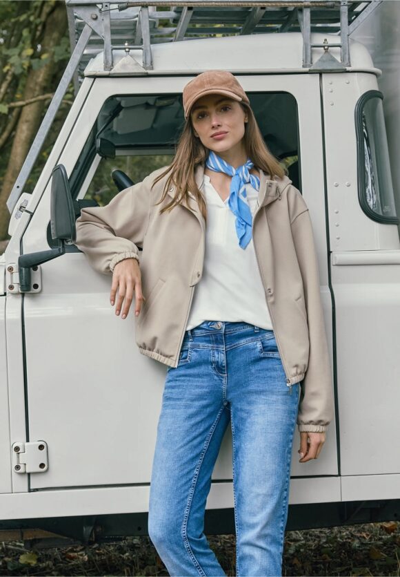 Chaqueta corta beige - Imagen 2
