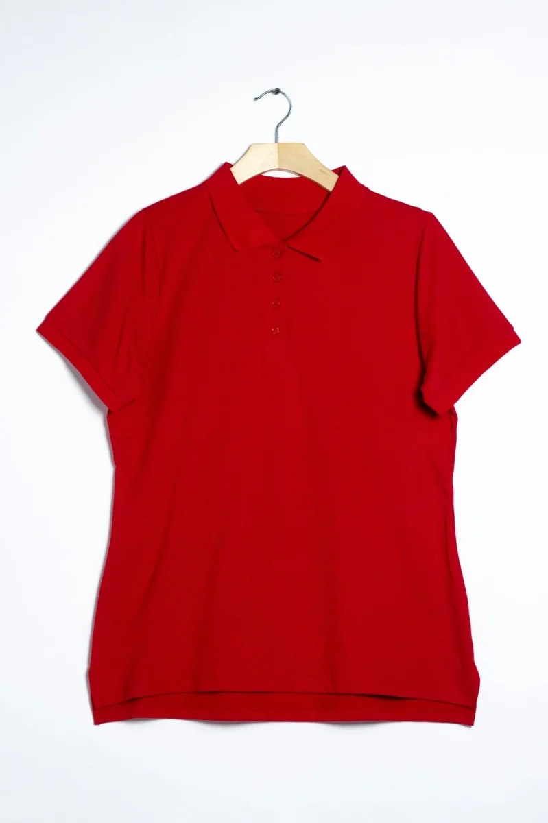 Blusa Polo Curvy Algodón Roja Statement Vibrante - Imagen 4