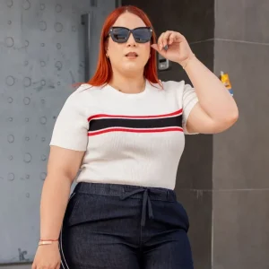 Blusa Canalada con Líneas Curvy Blanca