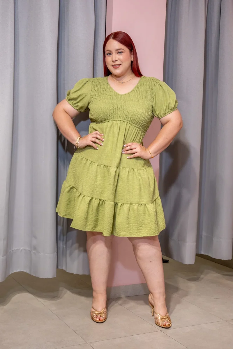 Vestido Corto Curvy Escote V Resorte Manga Abullonada Verde Olivo