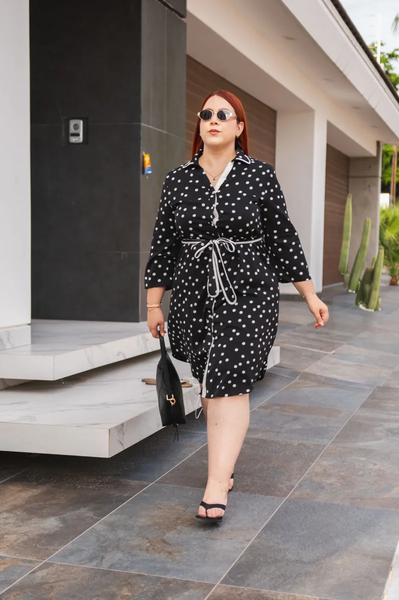 Vestido Camisero Polka con Lazo Curvy Negro - Imagen 4