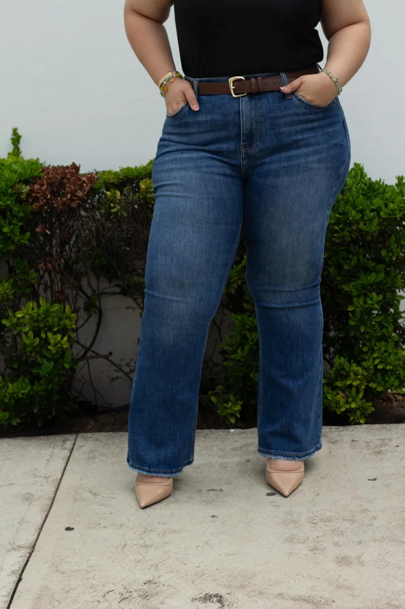 Jeans Campana Liso Curvy Oscuro - Imagen 9