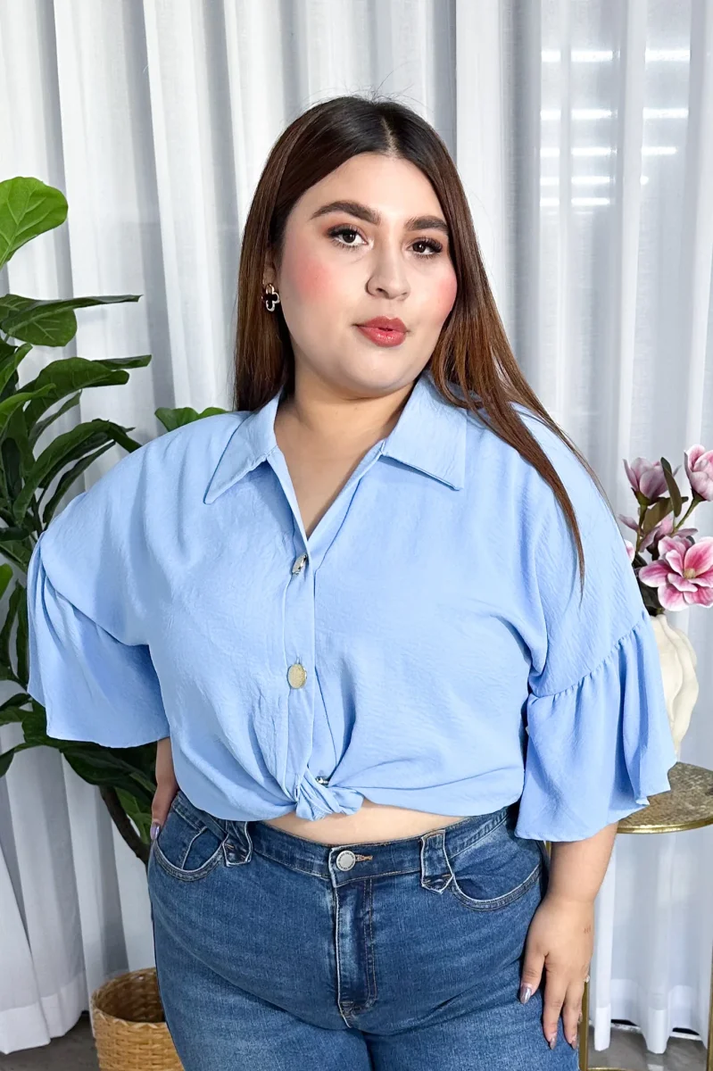 Camisa Curvy Olanes en Manga Azul Femenina Romántica - Imagen 4