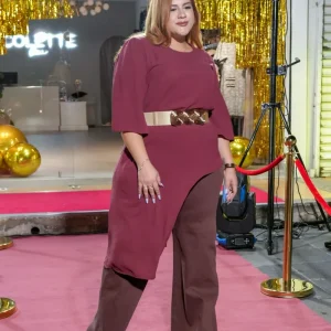 Blusa Curvy Asimétrica Lisa Femenina Statement Versátil