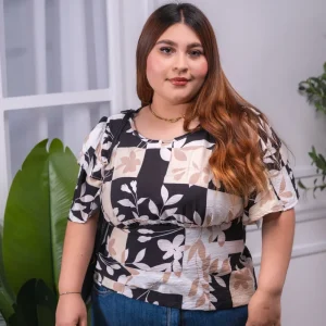 Blusa Curvy Estampada Escote en Espalda Femenina Statement