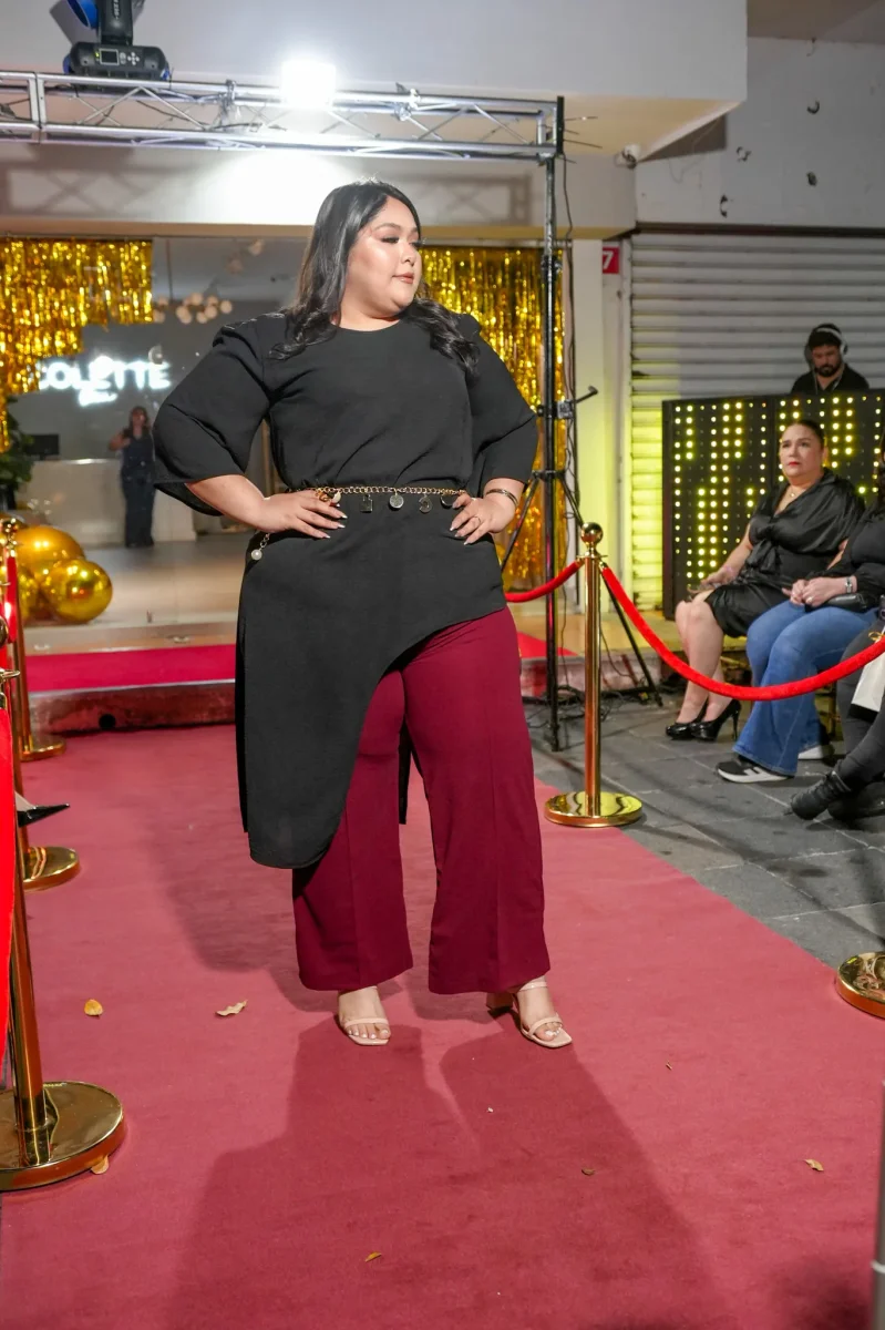 Blusa Curvy Asimétrica Lisa Femenina Statement Versátil - Imagen 6