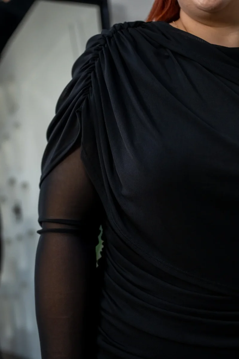 Blusa Mesh con Capas Curvy Negro - Imagen 6