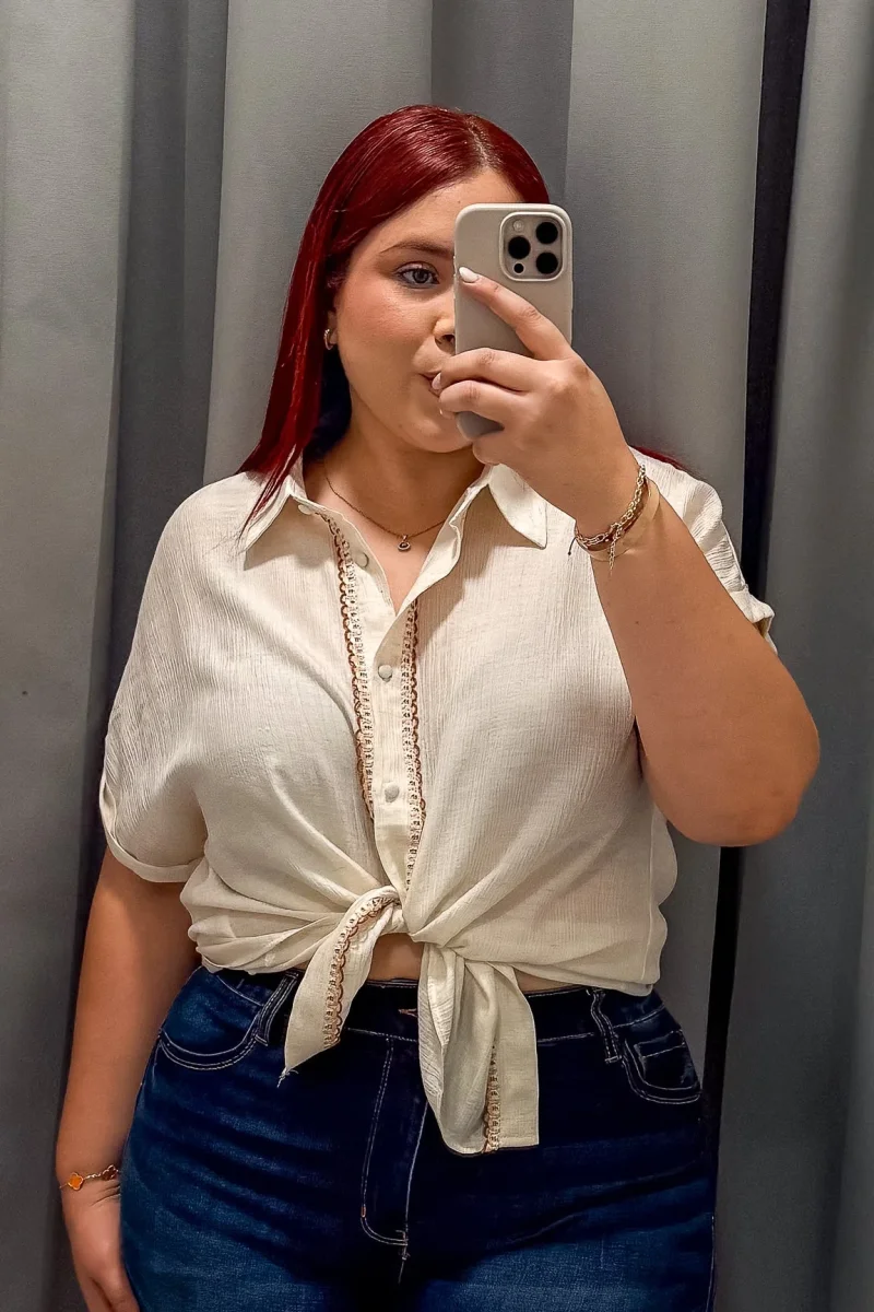 Camisa Curvy Lino Manga Corta Bordado Galon Placket Ivory - Imagen 5