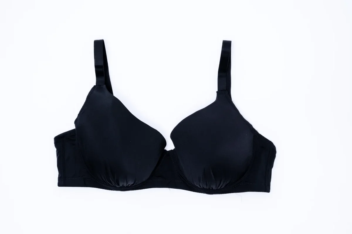 Brasier Curvy Liso Negro Soft Touch Realce Natural Versátil - Imagen 3