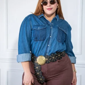 Camisa Curvy Lisa Denim con Bolsa Mezclilla Versátil Atemporal