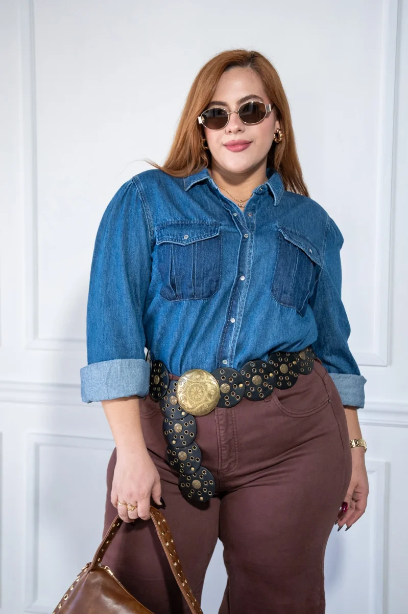Camisa Curvy Lisa Denim con Bolsa Mezclilla Versátil Atemporal