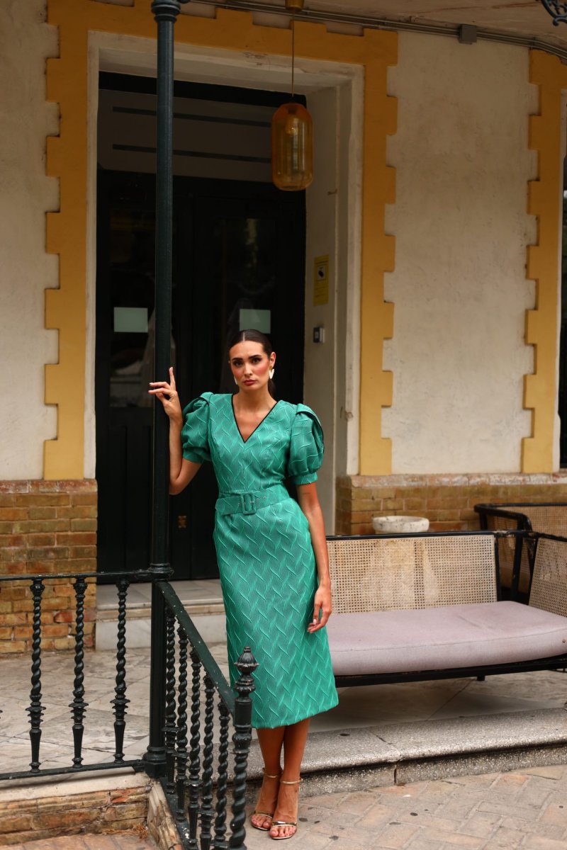 Vestido corto verde con manga y cinturon - Imagen 3