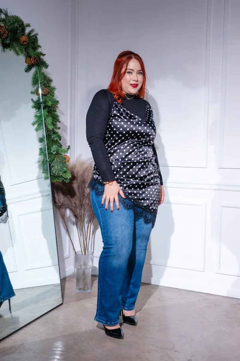 Blusón Curvy Satín Polka Blanco y Negro Femenino Versátil - Imagen 8