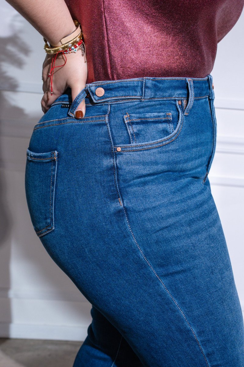 Jeans Cropped Curvy Recto Liso Oscuro - Imagen 6