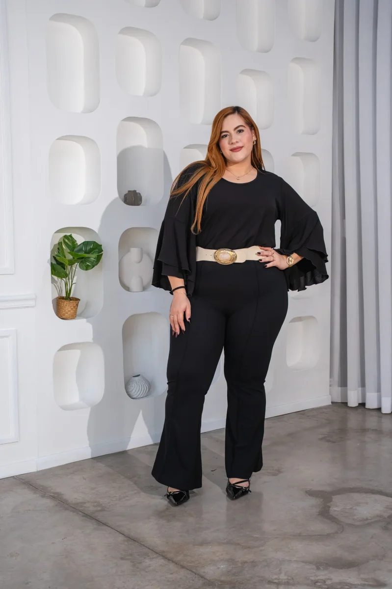 Blusa Curvy Lisa Manga Campana Negra Femenina Versátil - Imagen 5