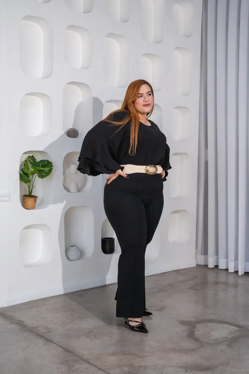 Blusa Curvy Lisa Manga Campana Negra Femenina Versátil - Imagen 6
