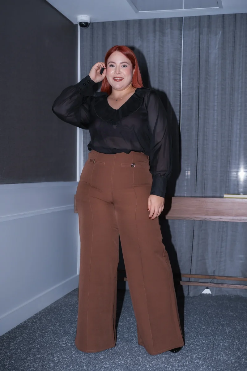 Pantalón Palazo Curvy Vestir Café Corte Fluido - Imagen 4
