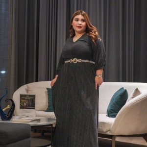 Vestido Curvy Largo con Líneas Negro Estiliza Femenino Elegante