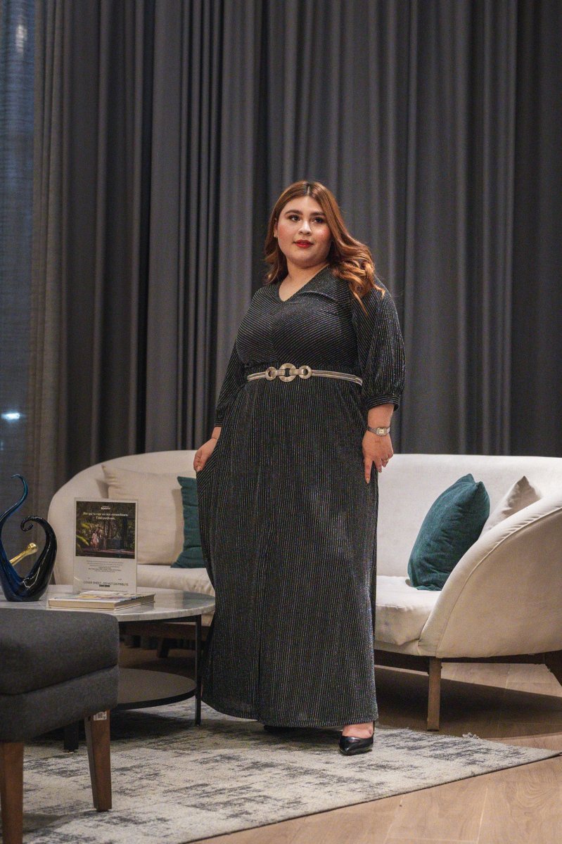 Vestido Curvy Largo con Líneas Negro Estiliza Femenino Elegante
