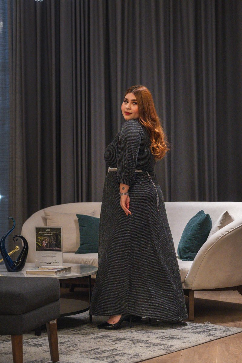 Vestido Curvy Largo con Líneas Negro Estiliza Femenino Elegante - Imagen 4
