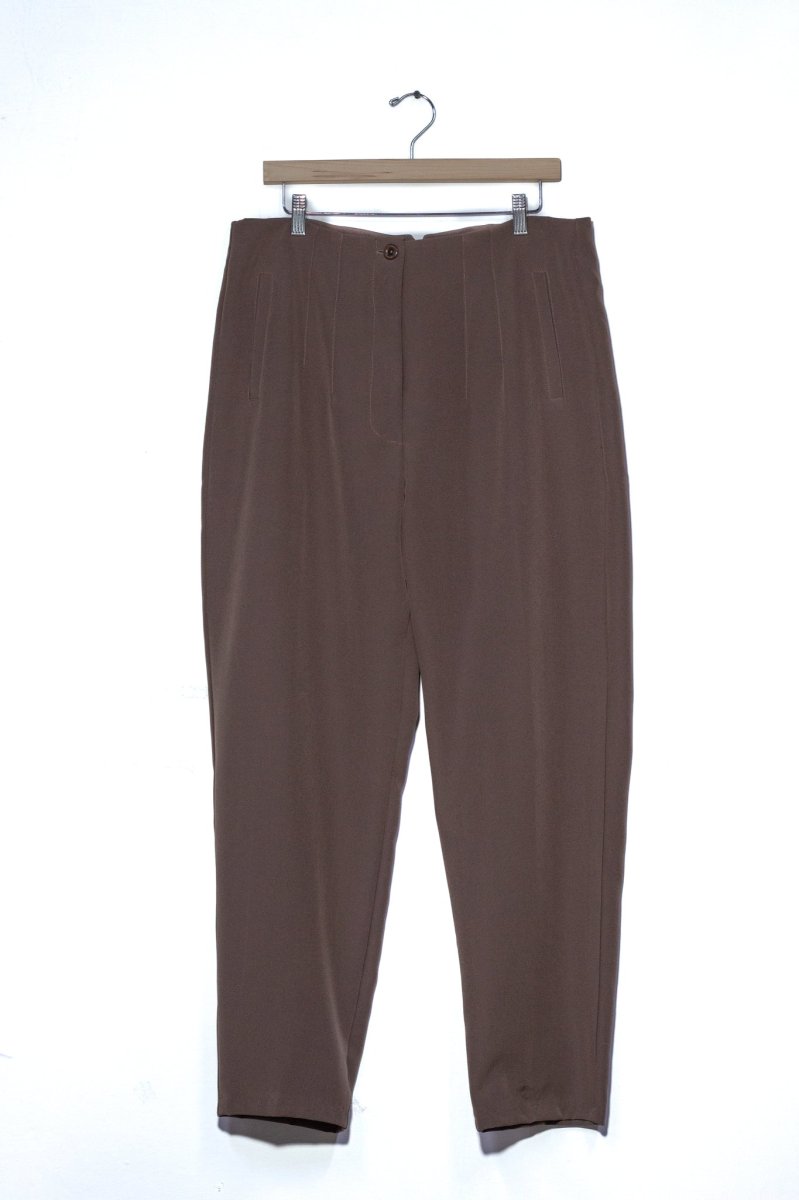 Pantalón Curvy Contemporáneo Moka Caída Fluida - Imagen 8