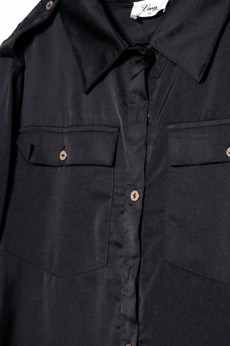 Camisa Curvy Satín con Bolsas Negras Brillo Sutil Versátil - Imagen 6