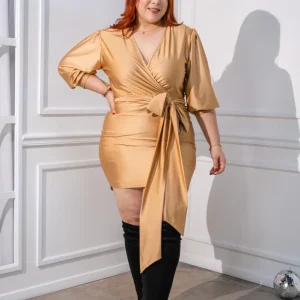 Vestido Curvy Corto con Lazo Formal Dorado Statement Eventos