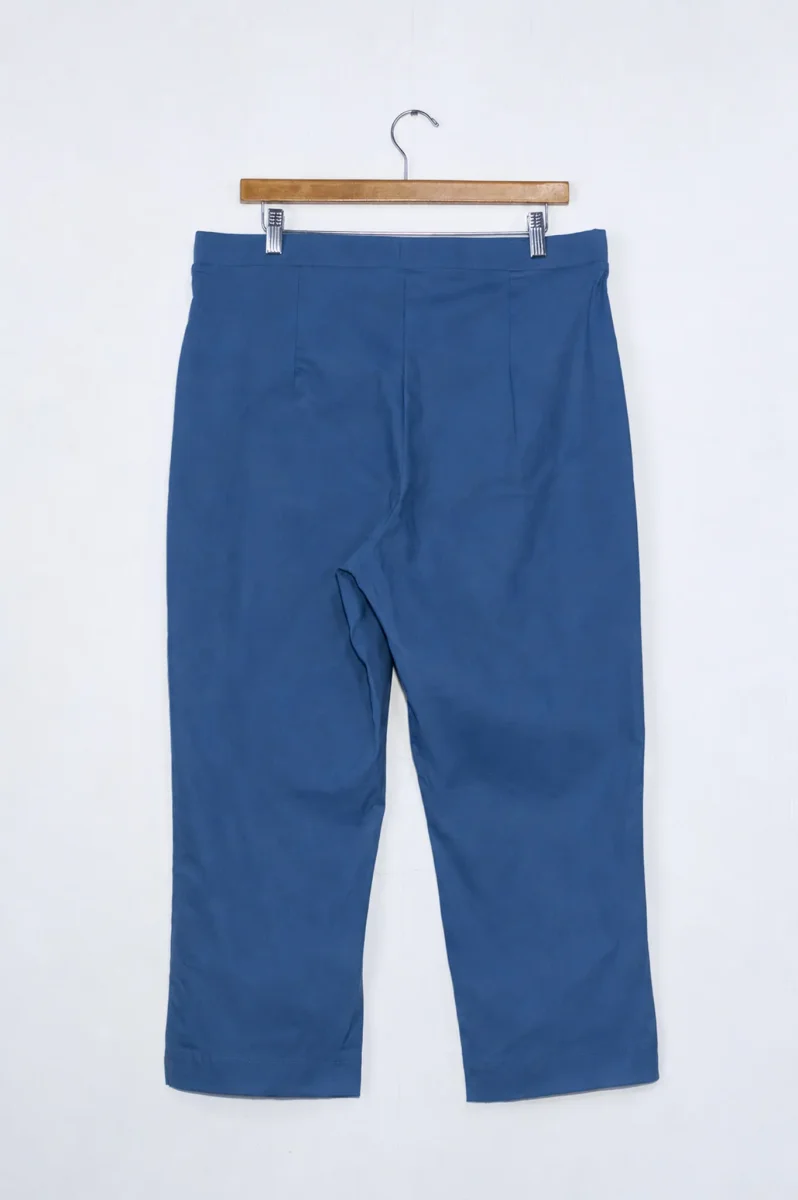 Pantalon Capri Curvy Stretch Ajustado Cintura Alta azul - Imagen 4