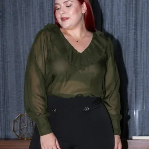 Blusa Curvy con Escarola Olivo Femenina Detalle Cuello Atemporal