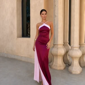 Vestido largo satinado con escote cruzado