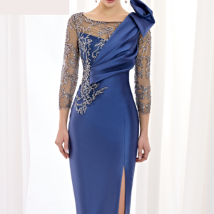 Vestido corto de invitada o madrina en micado azul real y tul con piedras y cristales.