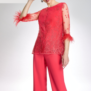 Conjunto pantalón y blusón en color coral intenso.