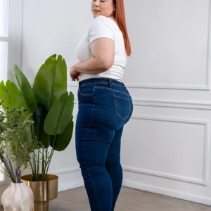 Blusa Curvy Básica Canalada Blanca Textura Esencial Versátil