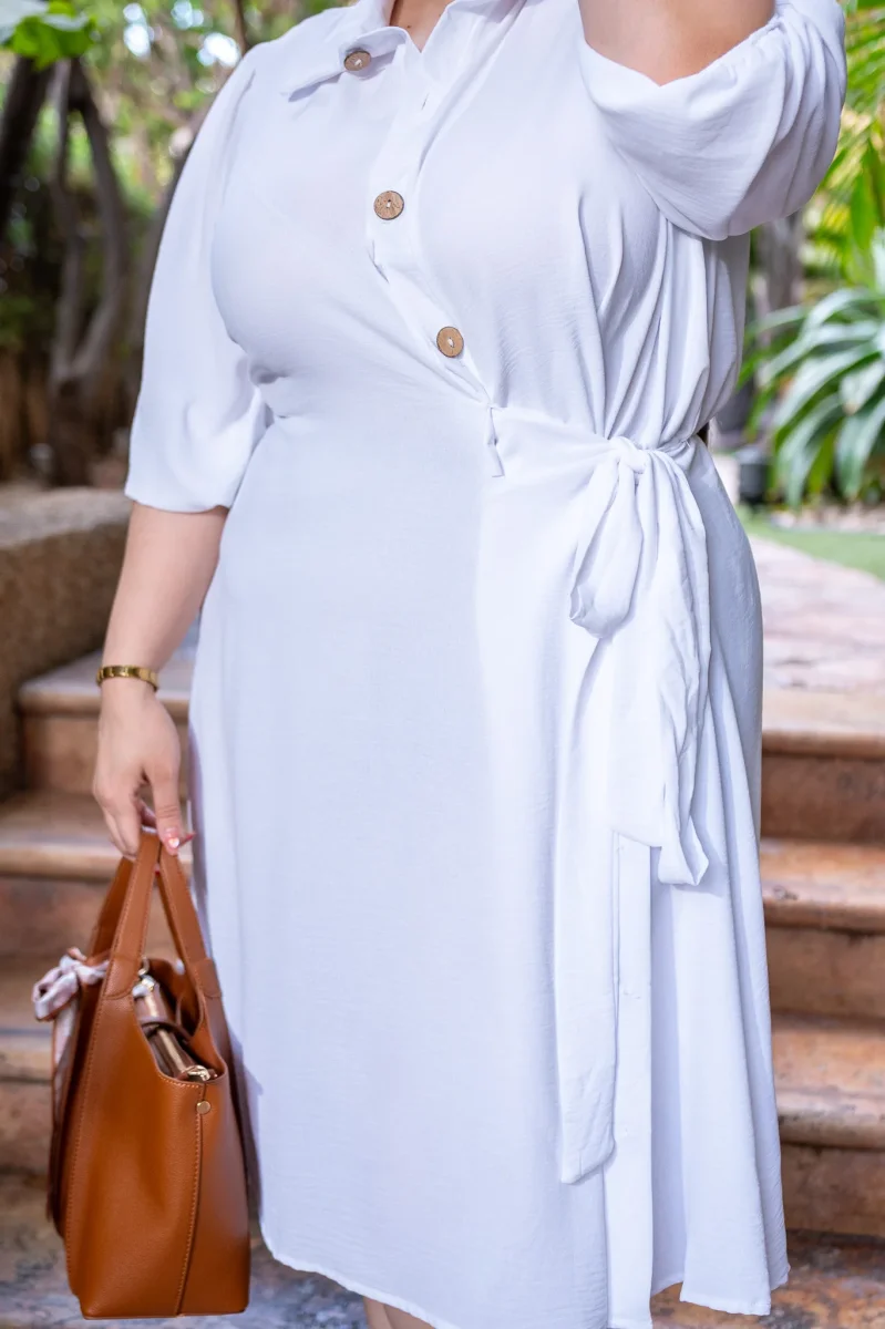 Vestido Curvy Camisero Cruzado Blanco Define Cintura Elegante - Imagen 4