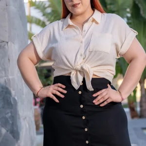 Camisa Curvy Texturizada con Bolsa Ivory Suave Versátil