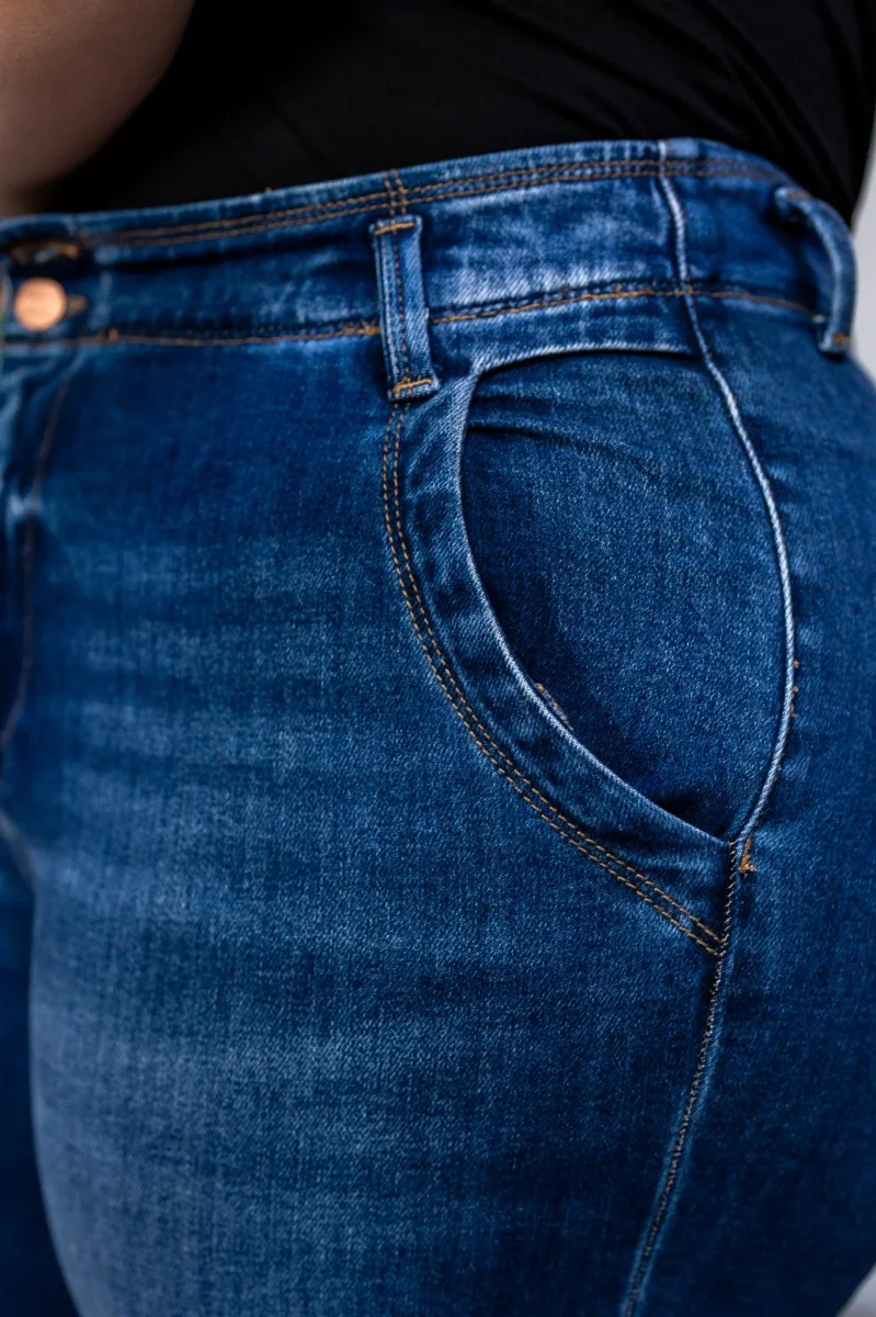 Jeans Curvy Campana Cintura Alta Super Stretch Estiliza Pierna - Imagen 7